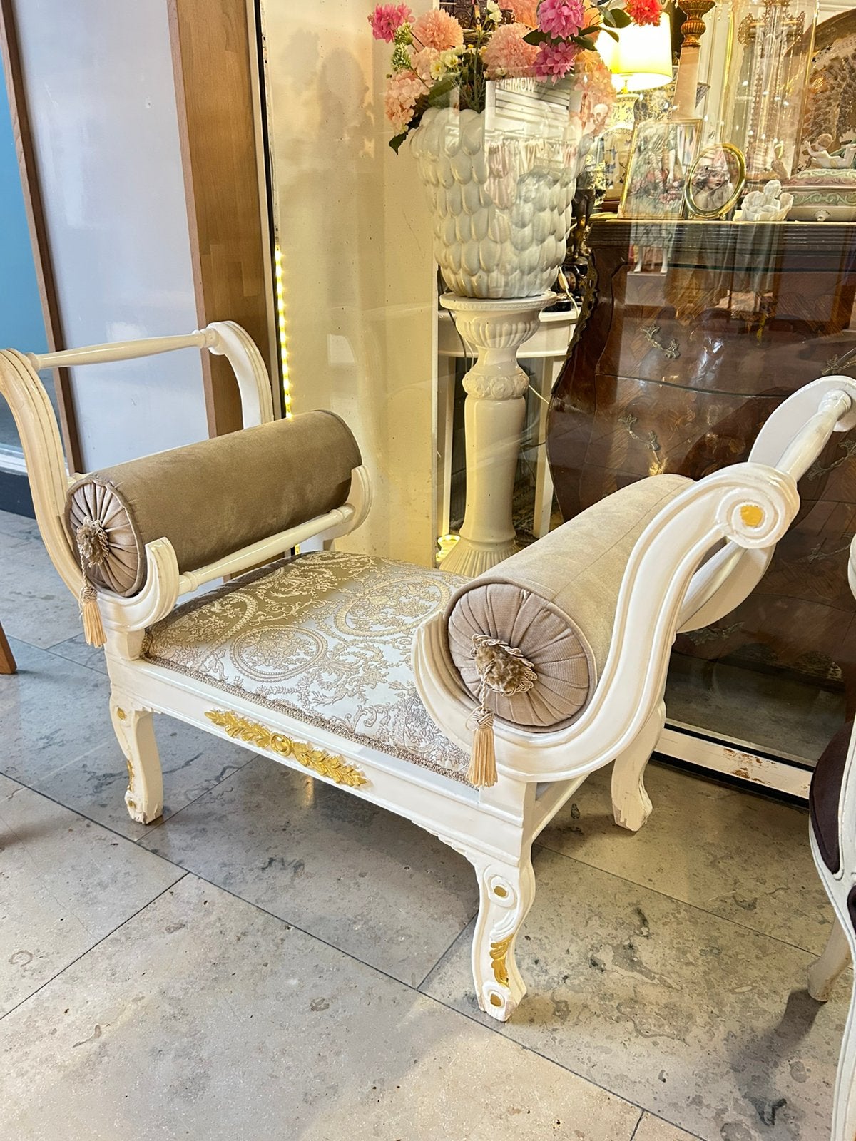 Leuk antiek bijzet bankje wit, Antiek en Kunst, Antiek | Meubels | Stoelen en Banken, Ophalen