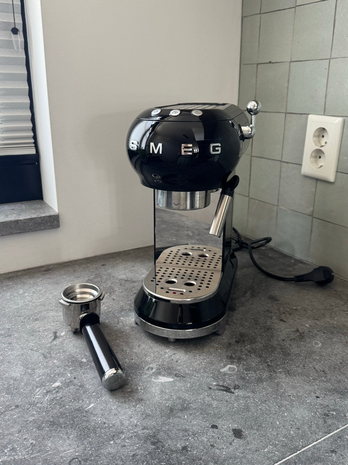 SMEG Espresso Koffiemachine - Zwart, Witgoed en Apparatuur, Koffiezetapparaten, Ophalen, Gebruikt, Espresso apparaat, 10 kopjes of meer