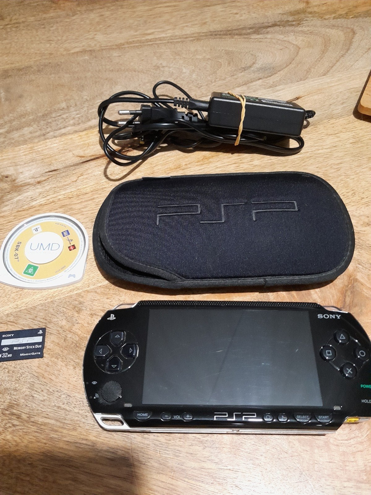 Sony PSP-1004 met game en lader., Zwart, Ophalen of Verzenden, PSP, Gebruikt