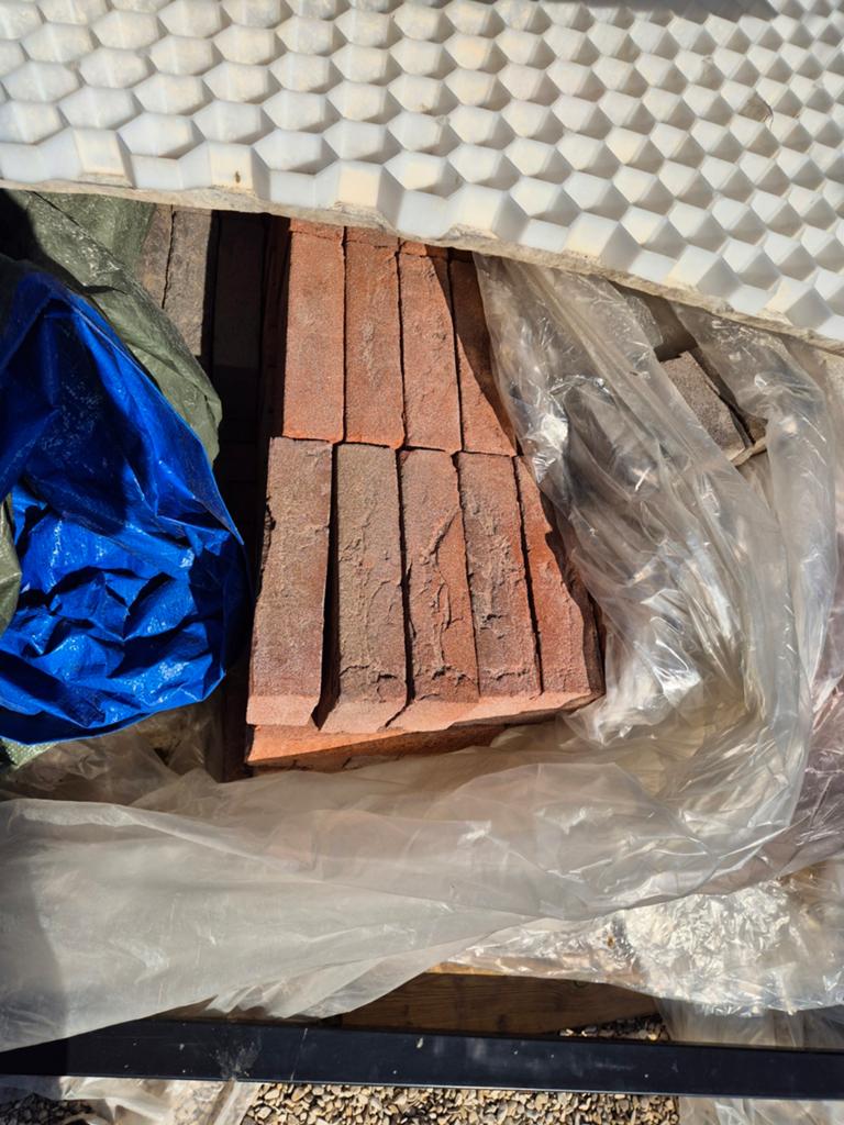 Gratis af te halen: ca. 700 rode bakstenen, Ophalen of Verzenden, Gebruikt, Bakstenen