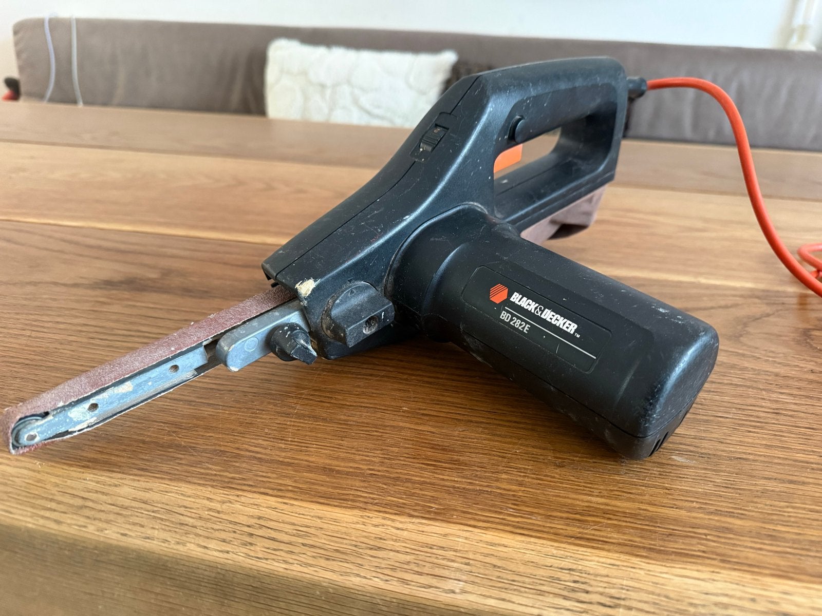 Black & Decker BD282E elektrische bandschuurmachine, Doe-het-zelf en Verbouw, Gereedschap | Schuurmachines, Gebruikt, Bandschuurmachine