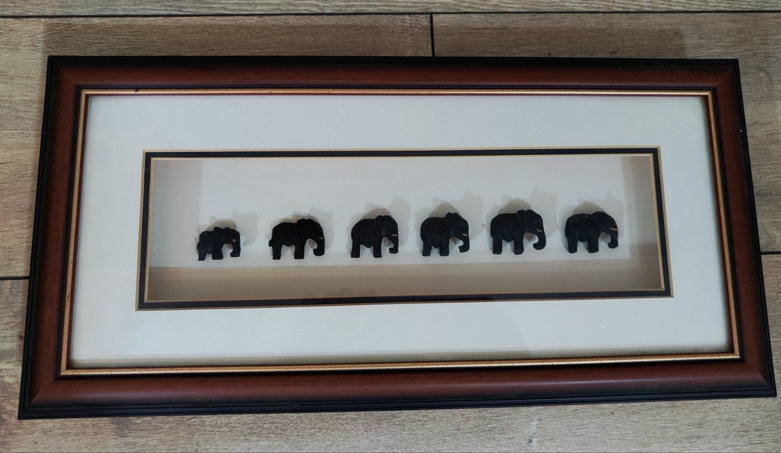 Ingelijste olifanten sculpturen - Afrikaanse stijl - 23x47cm, Antiek en Kunst, Kunst | Beelden en Houtsnijwerken, Ophalen, Wanddecoratie