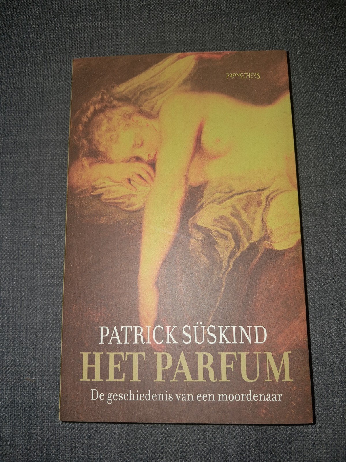 Het Parfum - Patrick Süskind (paperback), Boeken, Romans, Gelezen, Nederland, Ophalen of Verzenden