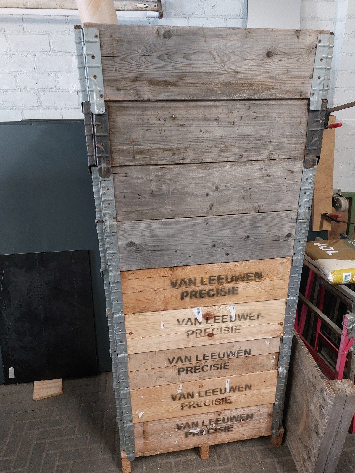 Vintage houten kist met metalen banden, Ophalen, Gebruikt