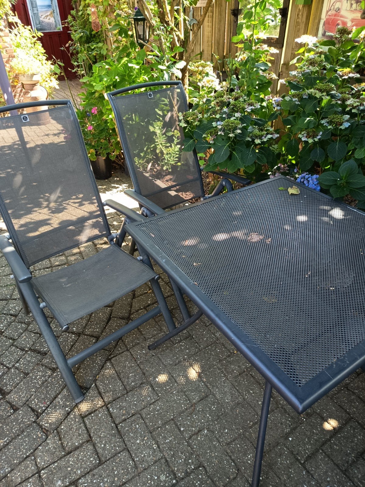 tuintafel met 2 stoelen SAMEN € 15.00, Ophalen, Gebruikt, Kunststof