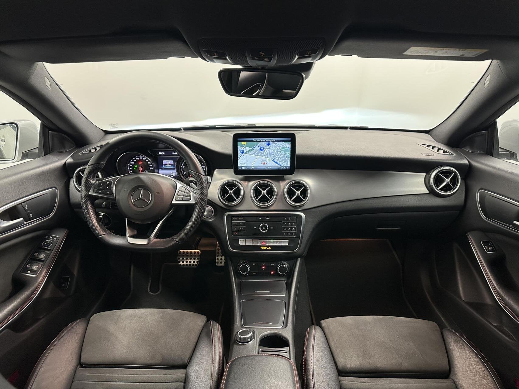 Mercedes CLA-klasse 180 Business Solution AMG NAVI CRUISE LM, Auto's, Gebruikt, 4 cilinders, Leder en Stof, 122 pk