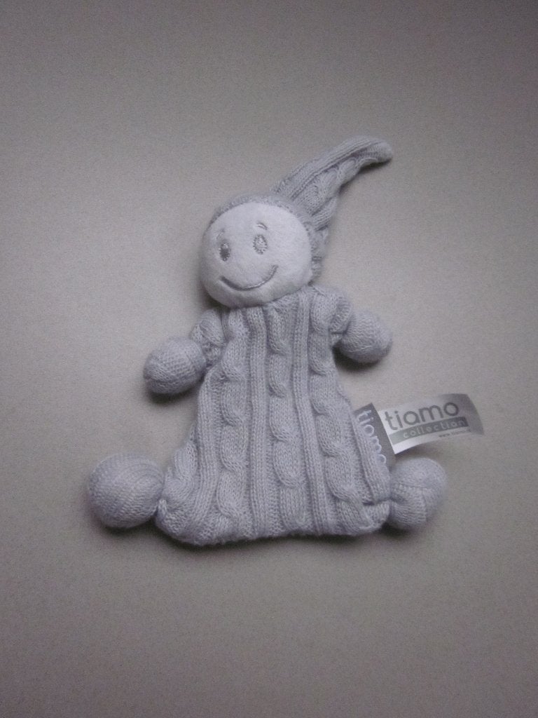 Tiamo Collection lichtgrijs kabelsteek gebreid popje knuffel, Overige karakters, Grijs, Nieuw, Ophalen of Verzenden