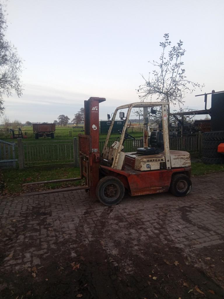 Datsun nissan 2.5 ton diesel heftruck, Zakelijke goederen, Machines en Bouw | Heftrucks en Intern transport, 2000 tot 3000 kg