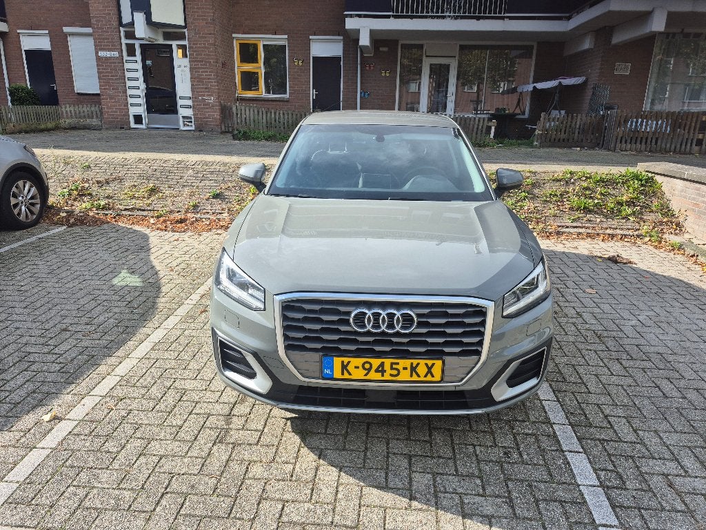 Audi Q2 30 Tfsi 116pk 2021 Grijs, Auto's, Voorwielaandrijving, Stof, Q2, 1200 kg