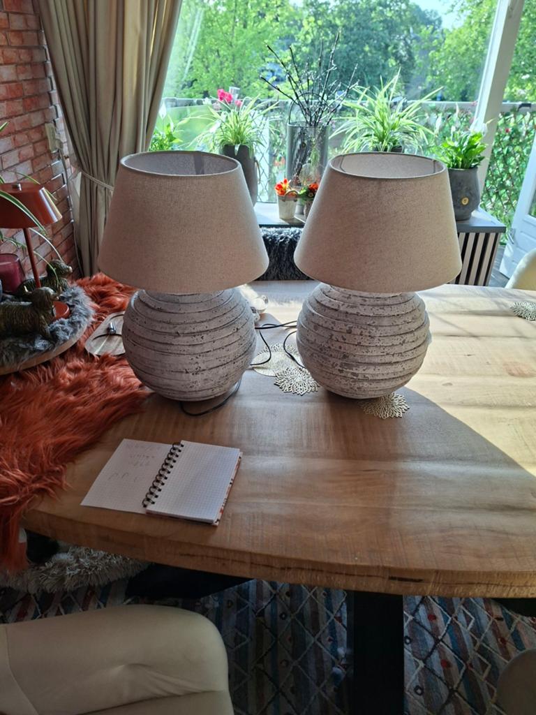 Bollamp met beige lampenkap.Twee stuks., Huis en Inrichting, Lampen | Lampenkappen, Ophalen, Zo goed als nieuw, Beige, Rond