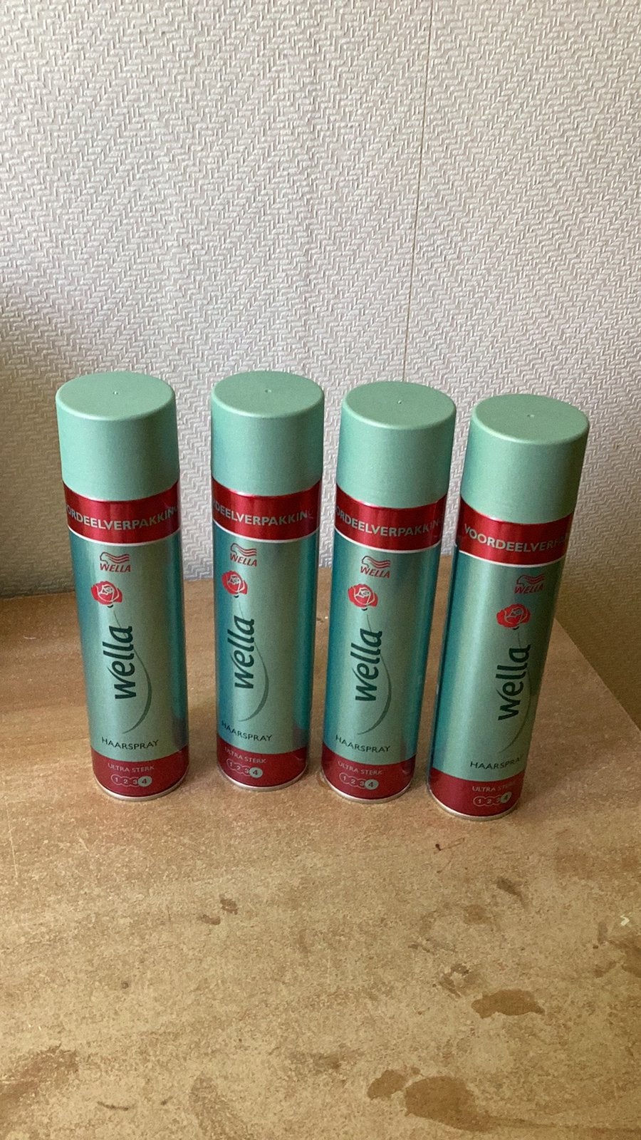 4 bussen Haarlak van Wella nieuw, Ophalen, Nieuw