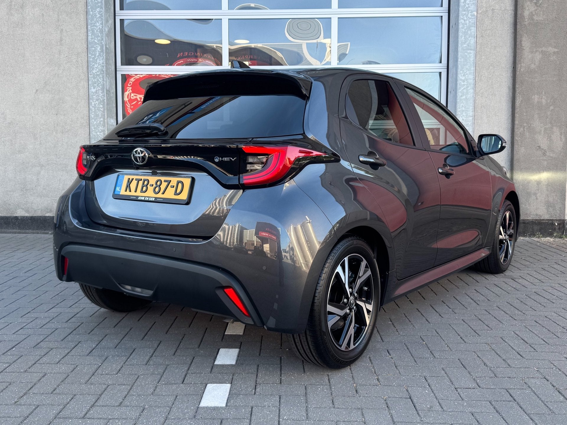 Toyota Yaris 1.5 Hybrid 115 Dynamic|Apple CarPlay/Android Au, Gebruikt, 1490 cc, Hybride Elektrisch/Benzine, 3 cilinders