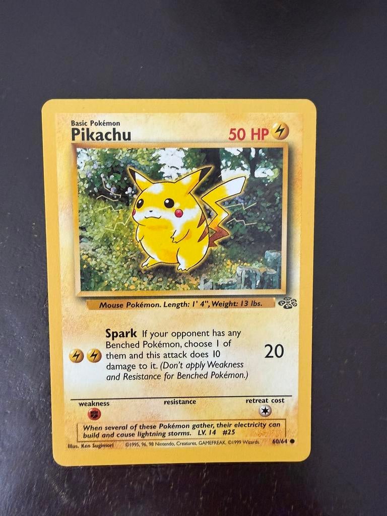 Pokemon Pikachu 60/64 Jungle Set - Engels, Hobby en Vrije tijd, Verzamelkaartspellen | Pokémon, Ophalen of Verzenden, Gebruikt