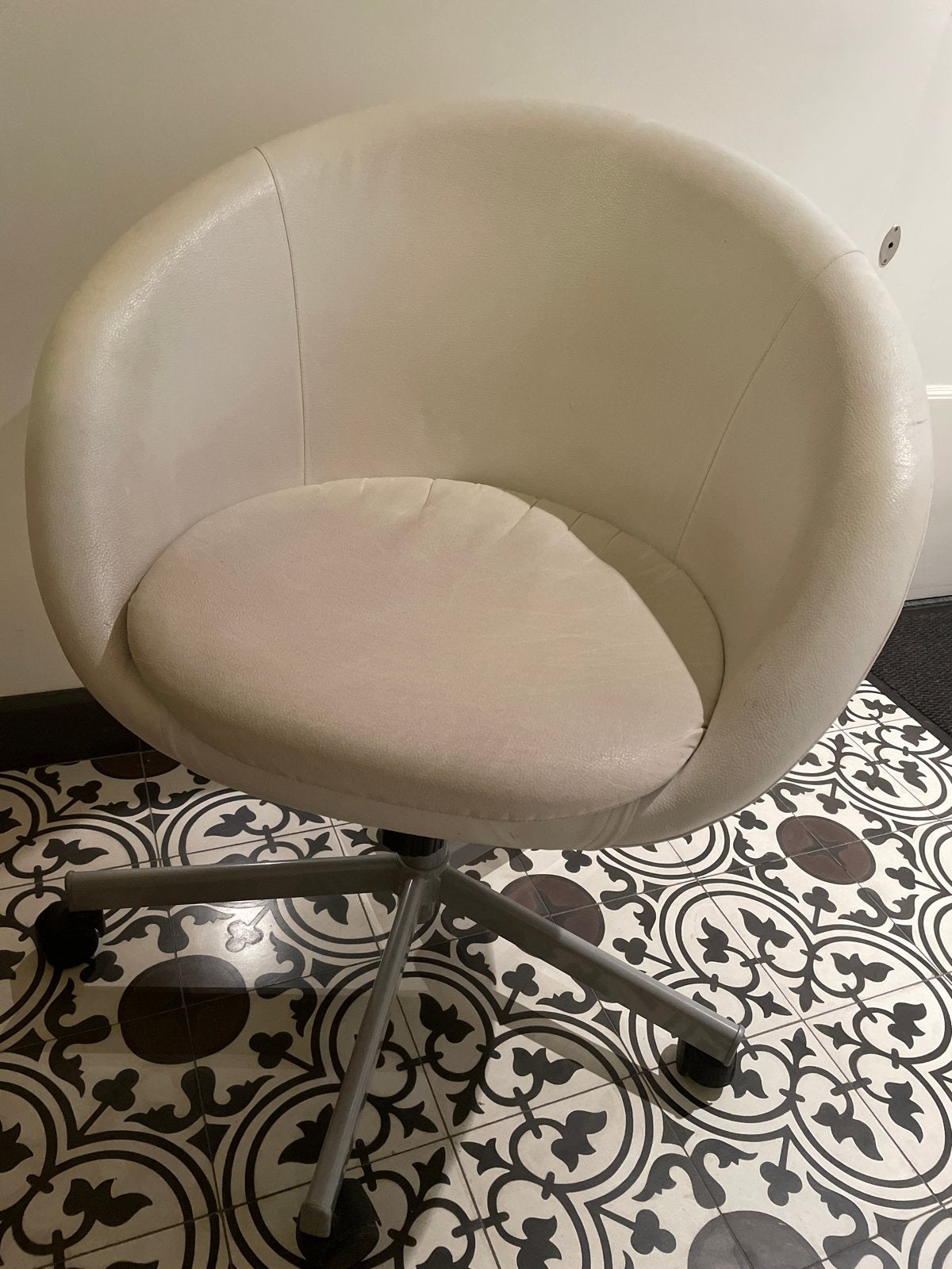 Comfortabele draaibare kuipstoel - Crème wit, Ophalen, Gebruikt, Wit, Metaal