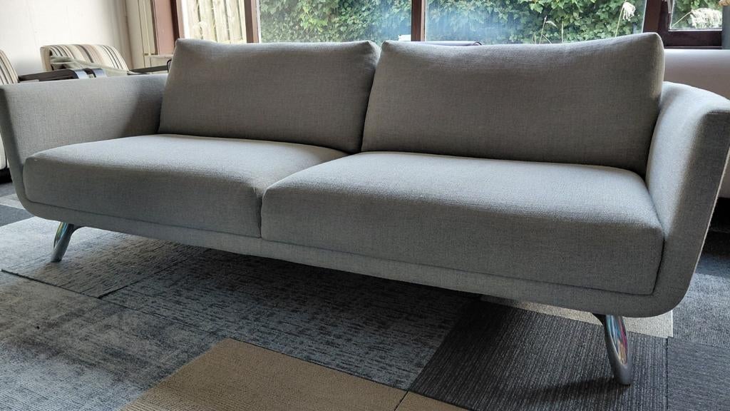 Design on Stock | Byen | 3 zits | Grijs, Gebruikt, Modern design Studio Foorumi, Design on stock, Info@andriesign.nl