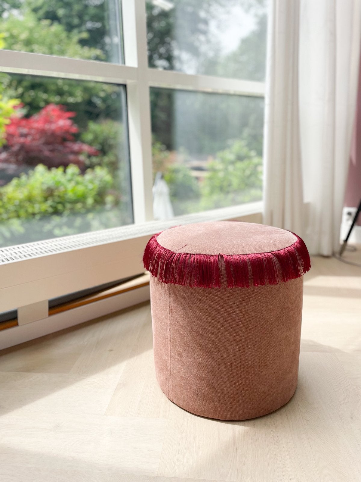Handgemaakte poef | Oudroze chenille & bordeaux franjes, Ophalen, Minder dan 50 cm, Bohemian, kleurrijk, vintage, Rond