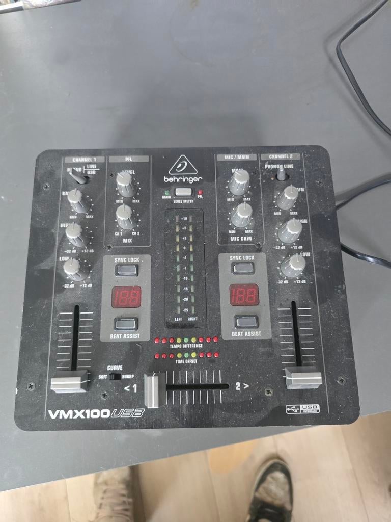 Behringer VMX100USB 2-kanaal DJ mixer - DJ Mixer, Muziek en Instrumenten, Mengpanelen, Ophalen of Verzenden, Nieuw, Minder dan 5 kanalen