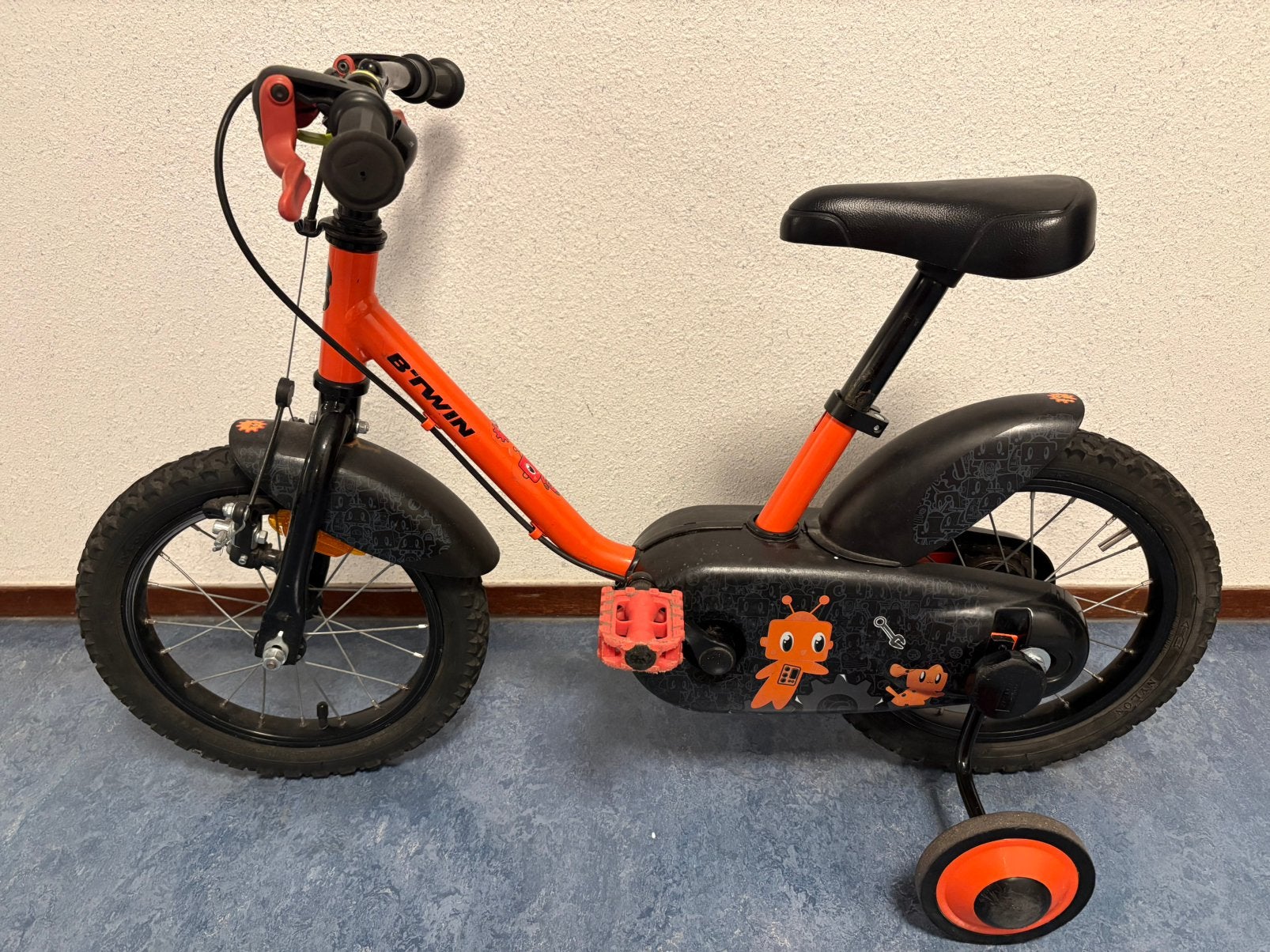BTWIN 14 inch kinderfiets - Gerepareerd, geen lekke banden!, Ophalen, Zo goed als nieuw, Minder dan 16 inch, Zijwieltjes