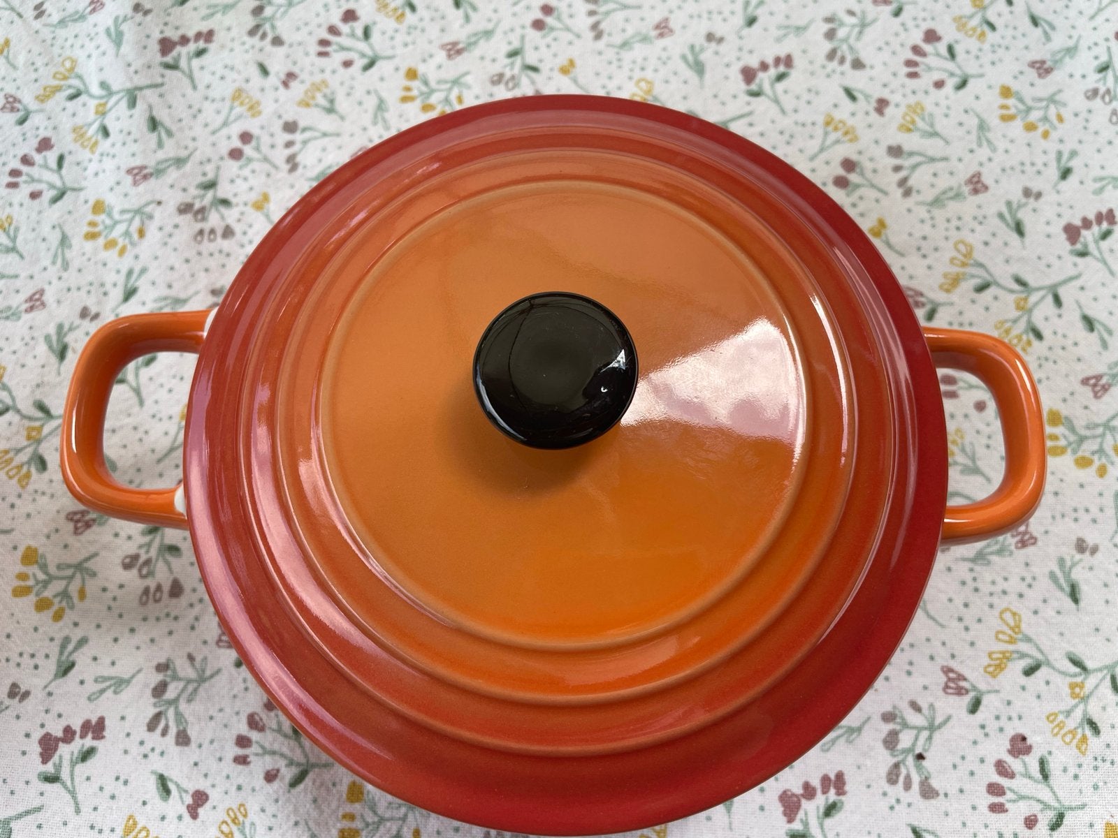 2 aardewerken pannetjes type 'Le Creuset' (10 en 15 cm), Met deksel, Pannenset, Ophalen of Verzenden, Zo goed als nieuw