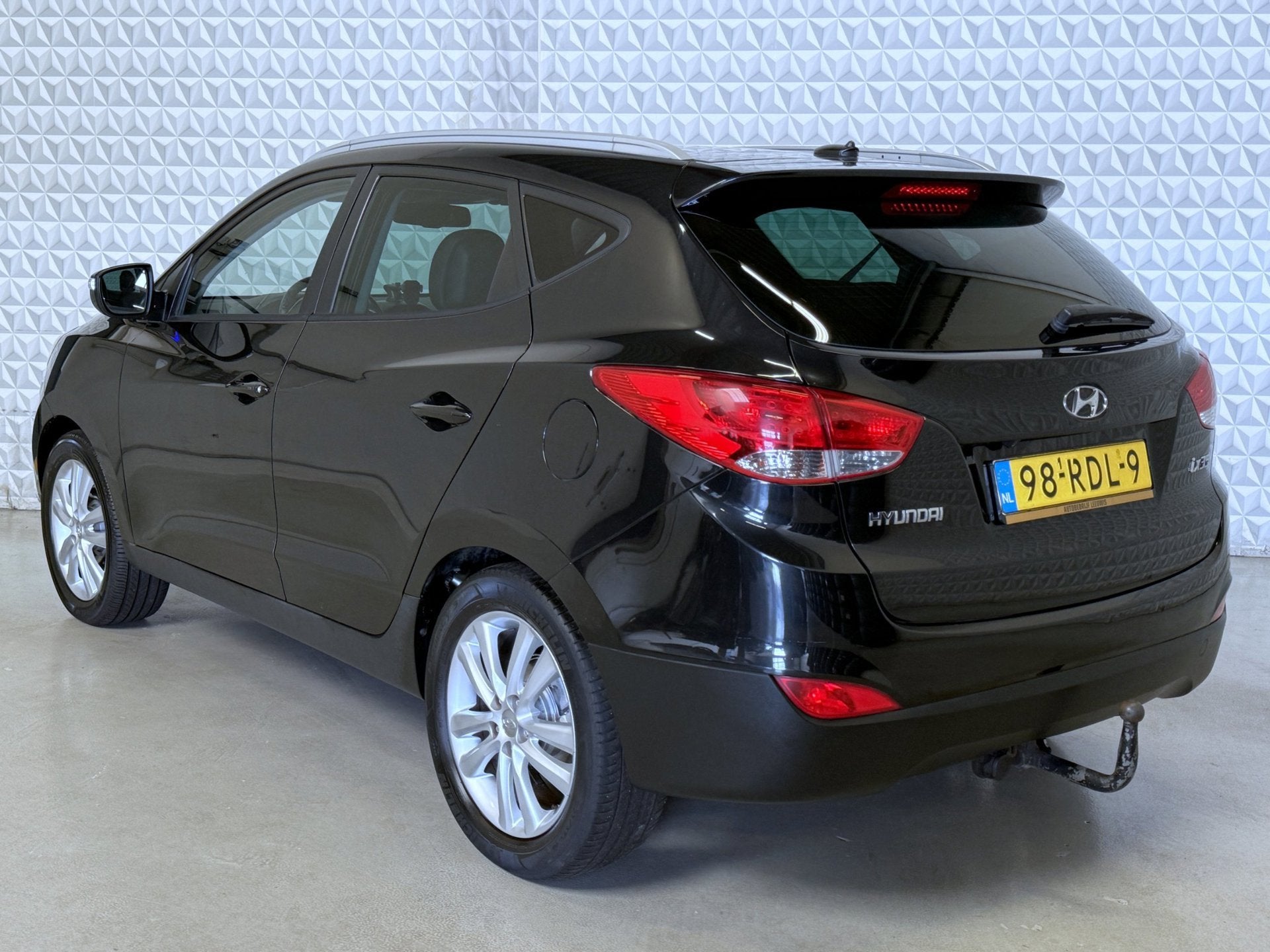 Hyundai Ix35 2.0i i-Catcher Automaat + VÉÉL OPTIES! 167.00, Gebruikt, Zwart, 4 cilinders, 1600 kg