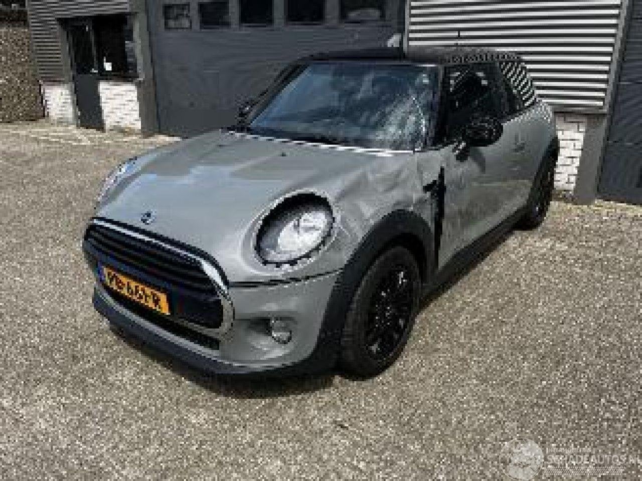 MINI Cooper 1.5I (bj 2017), Petuelring 130 ,80809, München, Deutschland, Handgeschakeld, Mini, Zilver of Grijs