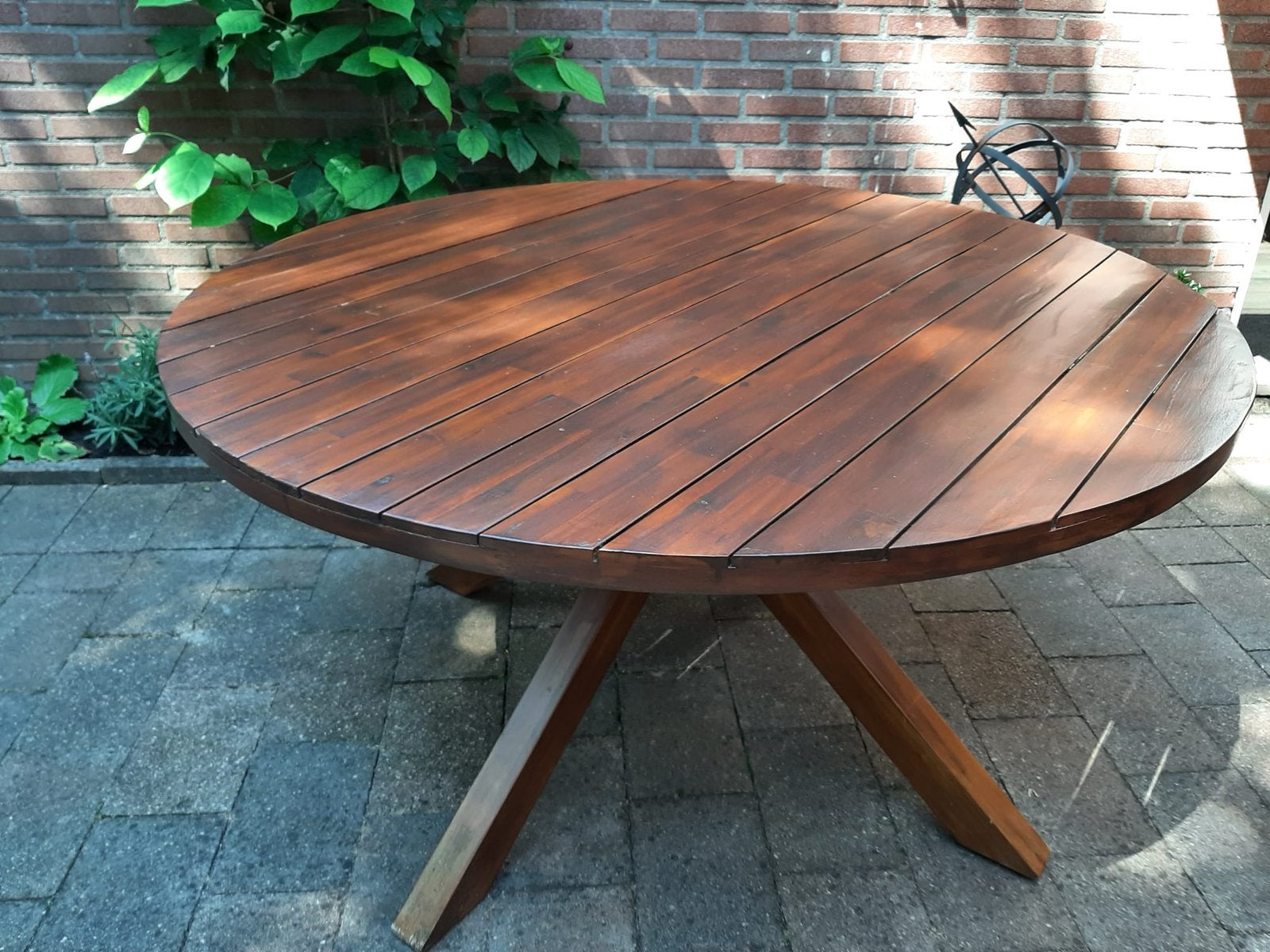 Nette ronde tuintafel 140 doorsmee, Ophalen, Zo goed als nieuw, Rond, Hout