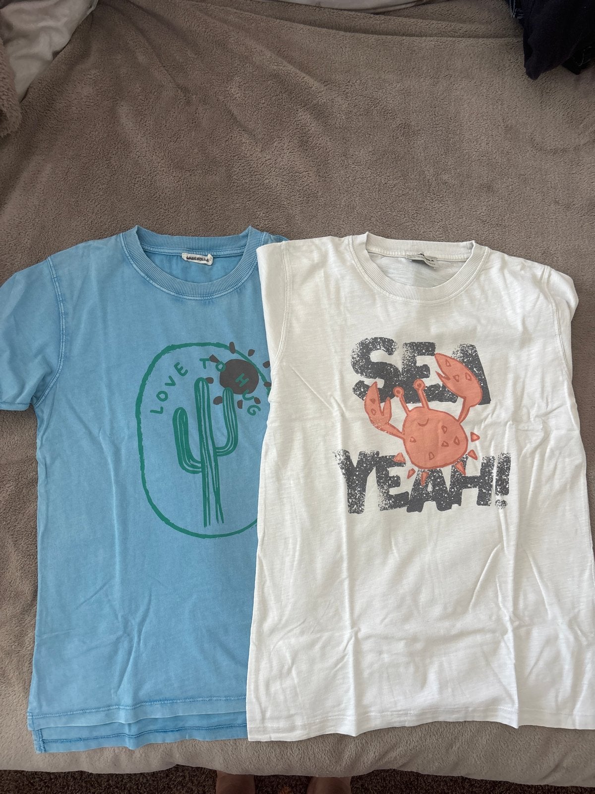 2x Ammehoela T-shirts maat 146/152 jongen, Ophalen of Verzenden, Zo goed als nieuw, Jongen, Shirt of Longsleeve