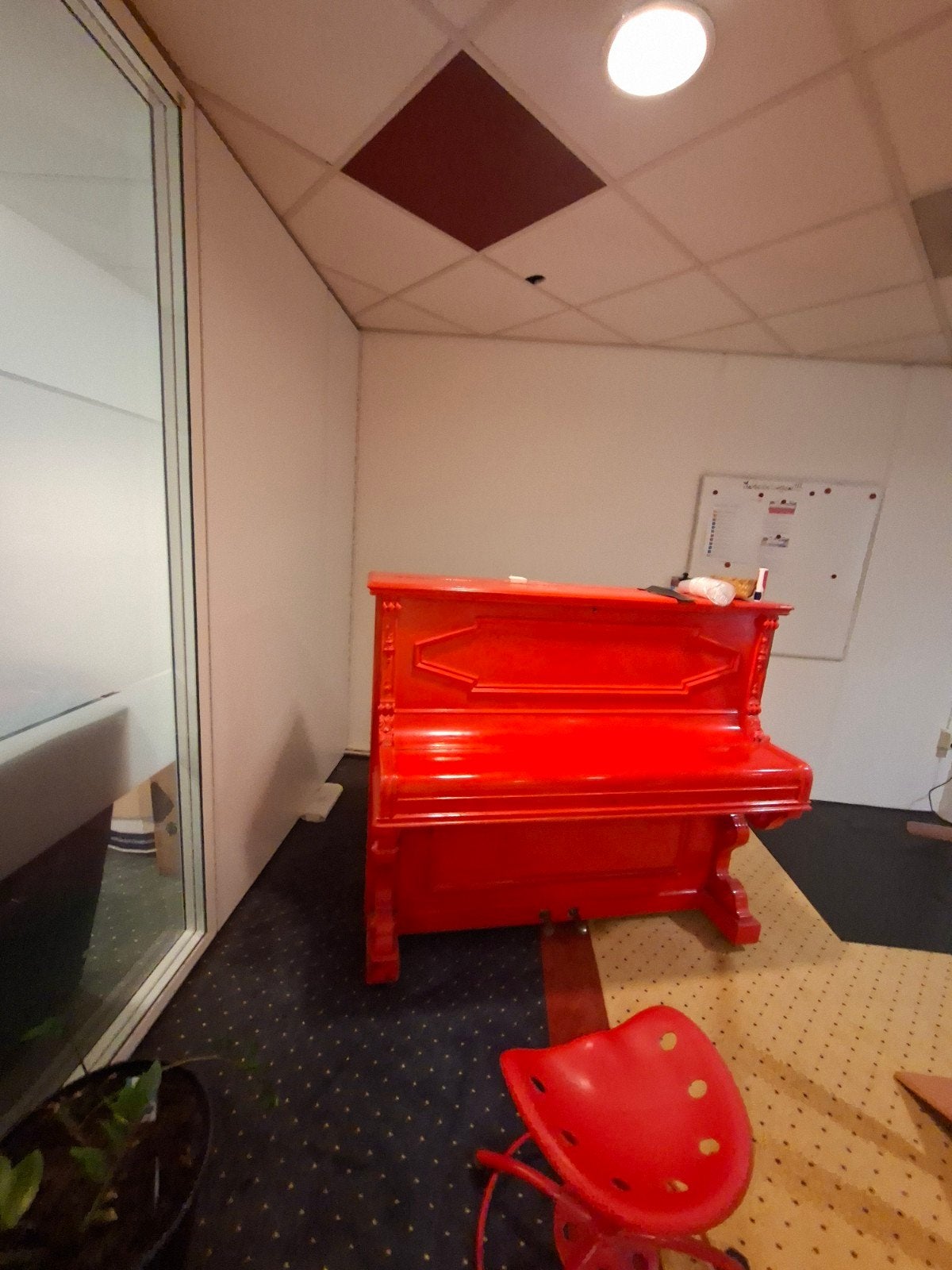Opvallende Rode Piano - Perfect voor Muziekliefhebbers, Ophalen, Gebruikt, Overige kleuren, Piano