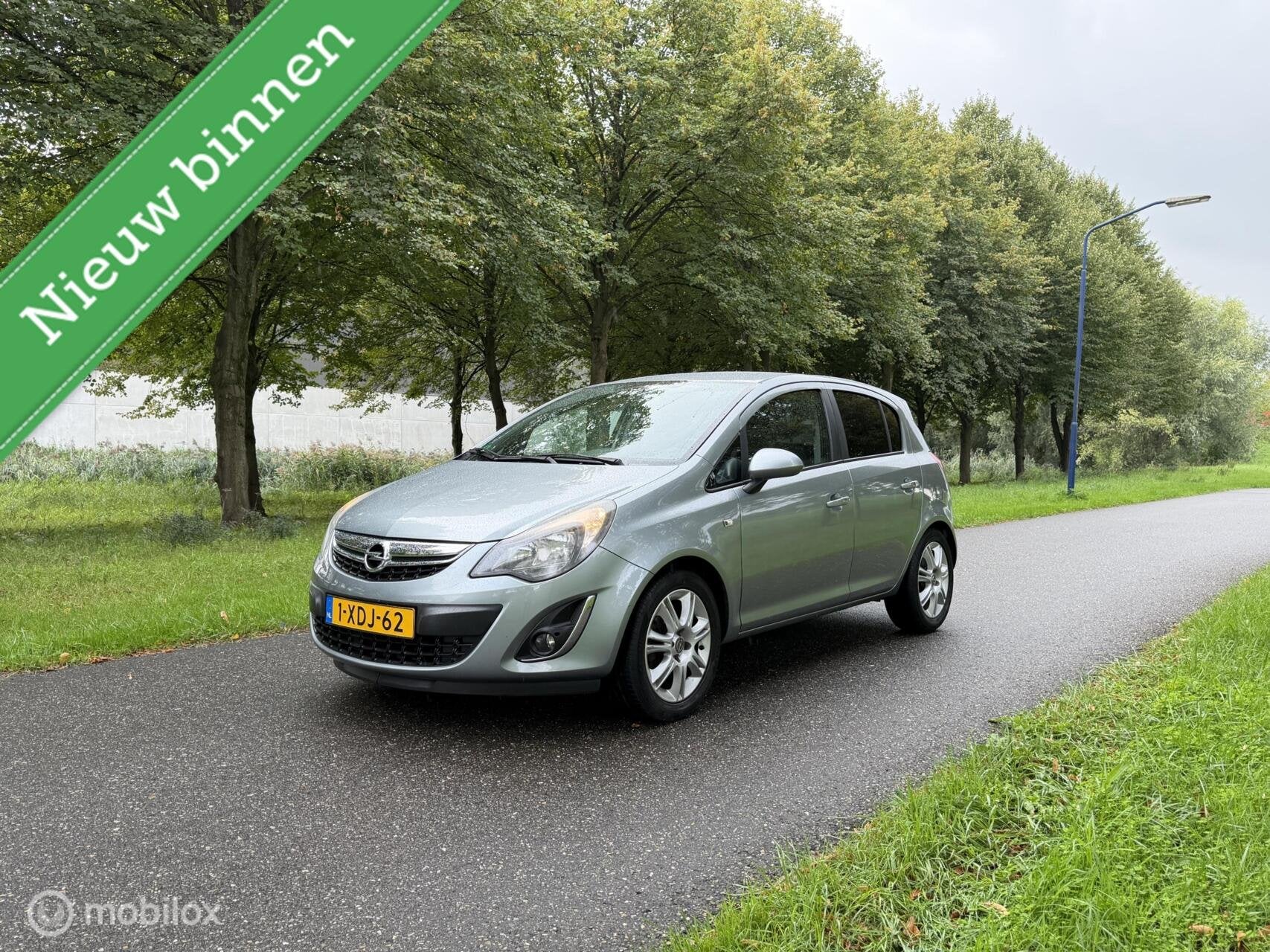 Opel Corsa 1.2-16V Design Edition*AUT*STUUR/STOELVERWARMING, Gebruikt, 4 cilinders, 49 €/maand, Origineel Nederlands
