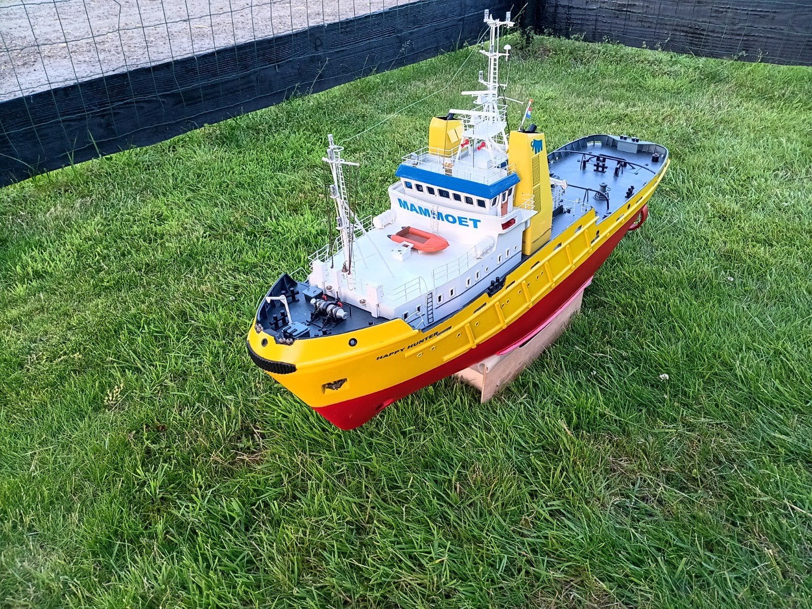 Prachtig Happy Hunter sleepboot, rc varend, Ophalen, Zo goed als nieuw