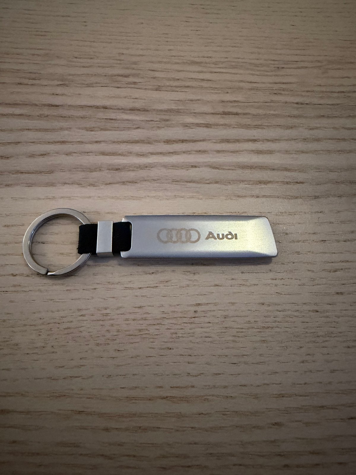 Audi Sleutelhanger - Stijlvol en Compact, Ophalen of Verzenden, Nieuw, Merk