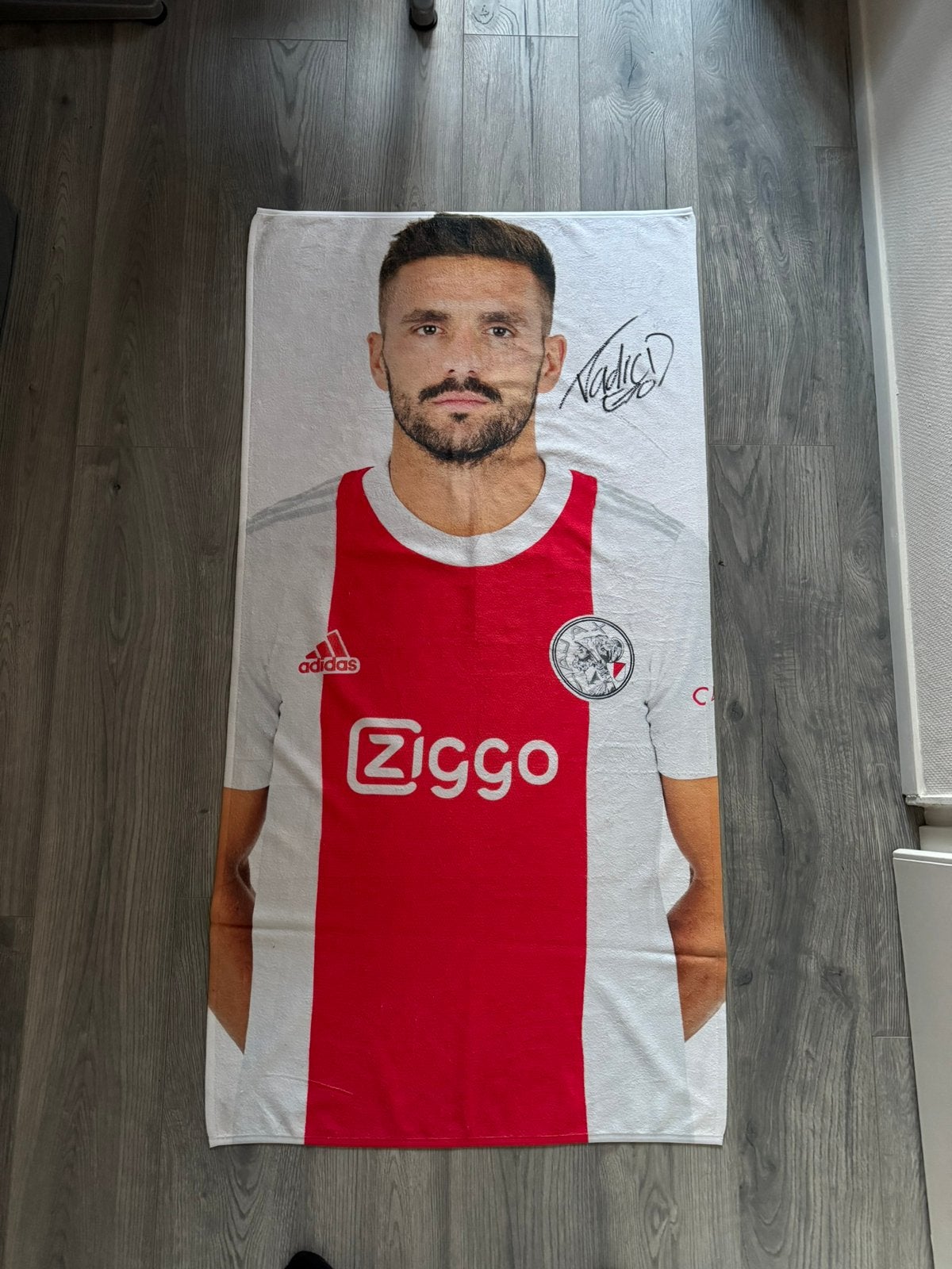 Gesigneerde bad handdoek Dusan Tadic, Ophalen of Verzenden, Zo goed als nieuw, Ajax