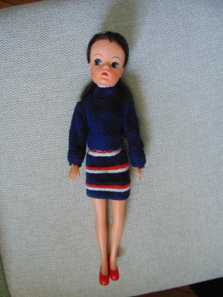 Donkerharige Sindy met Mix Match outfit, Ophalen of Verzenden, Gebruikt, Pop