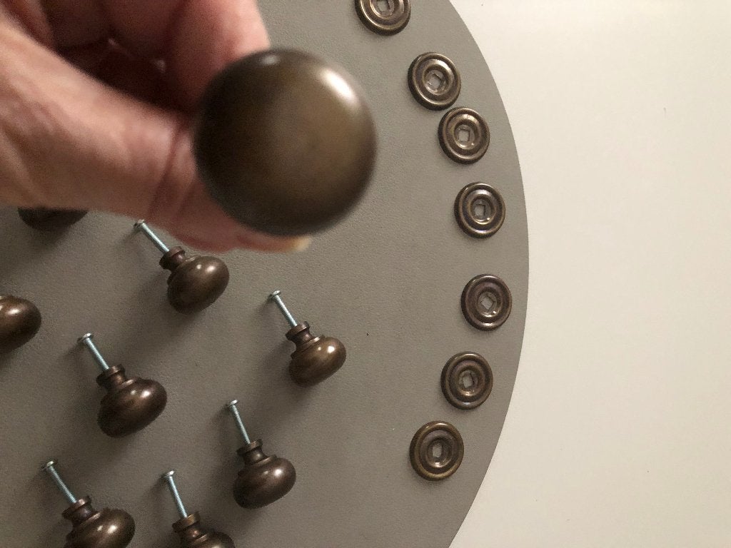 Set van 9 antieke massief gegoten meubelknoppen, Doe-het-zelf en Verbouw, Ophalen, Gebruikt, Overige materialen, Slot