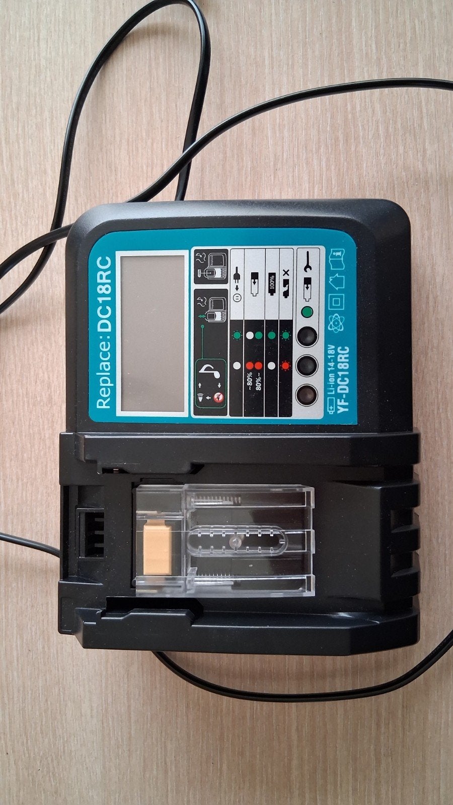 Snellader voor 14.4V-18V Li-ion accu's (vervangt DC18RC), Ophalen of Verzenden, Zo goed als nieuw, Minder dan 400 watt, Overige typen