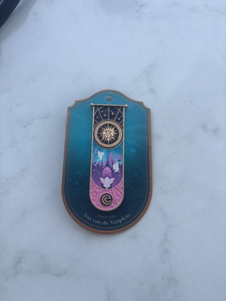 Efteling zomer pin 3de, Verzamelen, Efteling, Ophalen of Verzenden, Nieuw, Button of Speldje