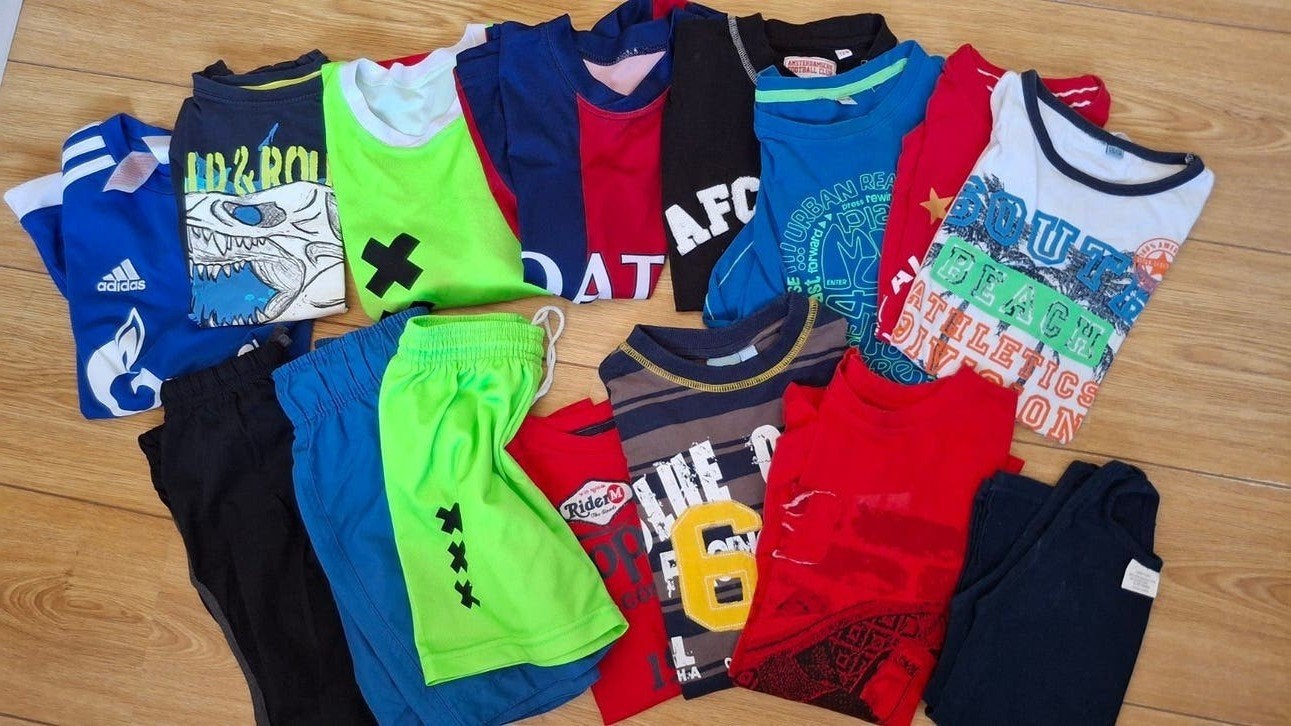 Kledingpakket maat 128/134: 8 t-shirts, 3 korte broeken, Kinderen en Baby's, Kinderkleding | Maat 128, Gebruikt, Jongen of Meisje