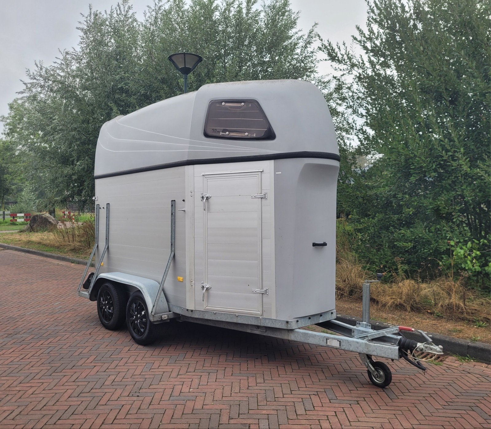 Nieuw opgebouwde Hotra 1.5 paards volledig aluminium, Dieren en Toebehoren, Paarden en Pony's | Trailers en Aanhangwagens, Ophalen of Verzenden