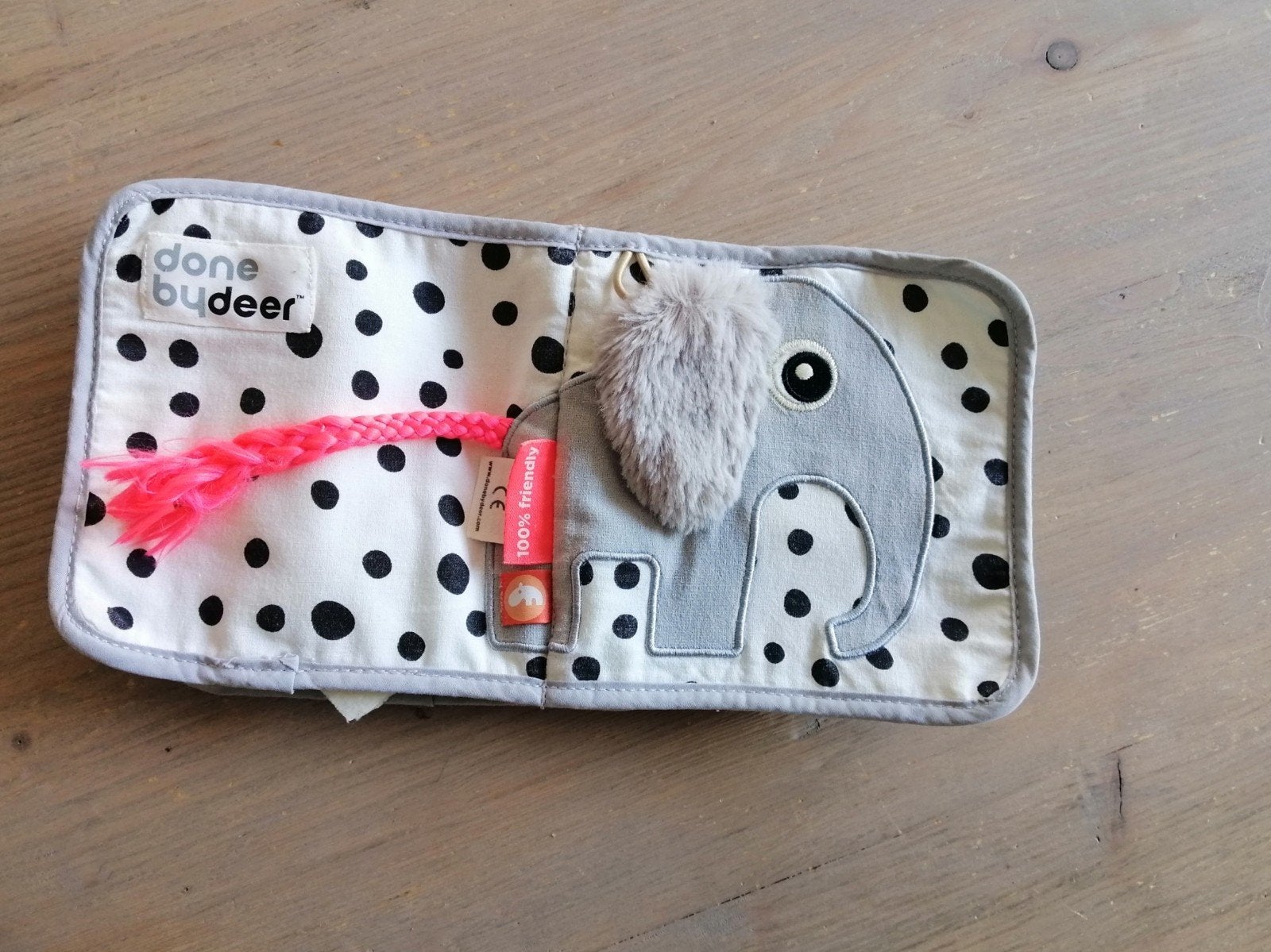 Leuk Done by Deer babyboekje met spiegeltje en rammelaar, Ophalen of Verzenden, Gebruikt, Overige typen, Met geluid