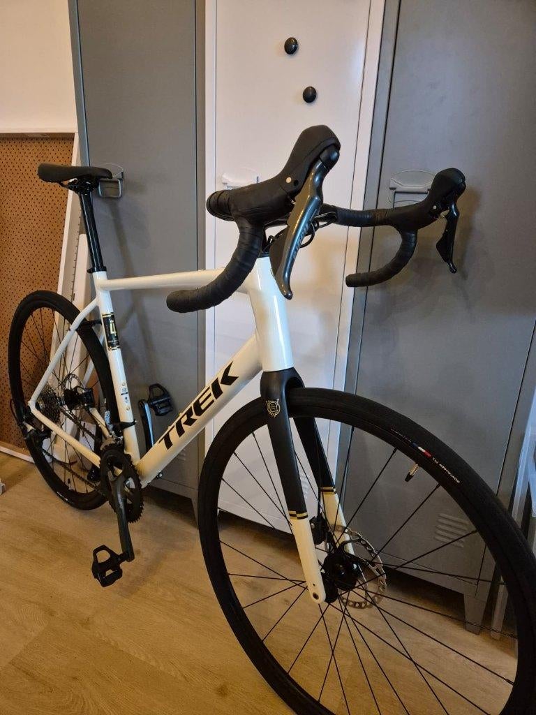 TREK Domane AL 4 Gen 4 (racefiets) - framemaat 58 cm, Fietsen en Brommers, Fietsen | Racefietsen, Aluminium, Zo goed als nieuw