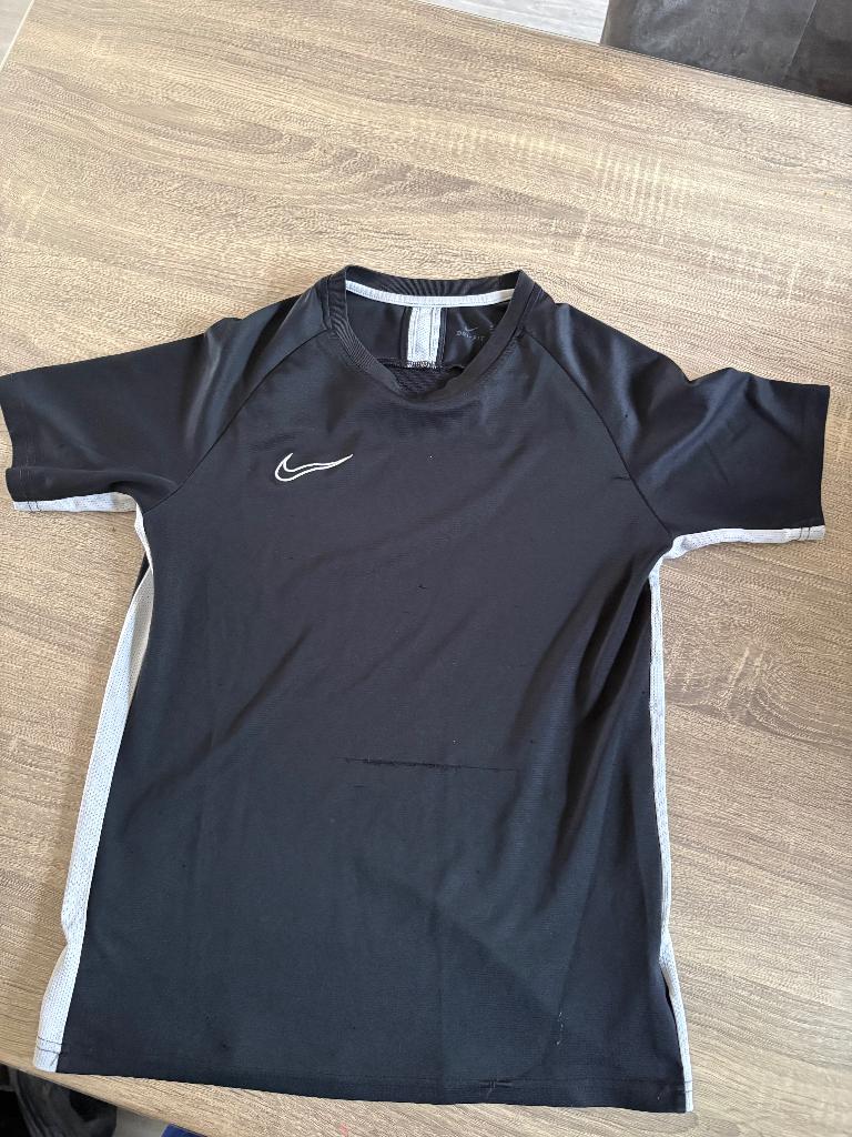 Nike sportshirt 164, NIKE, Jongen of Meisje, Sport- of Zwemkleding, Ophalen of Verzenden