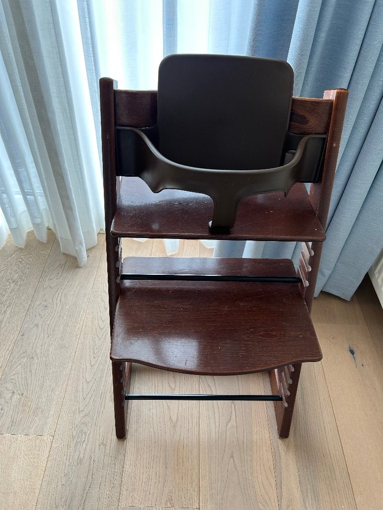 Stokke high chair walnut -  plus baby set, Ophalen, Gebruikt