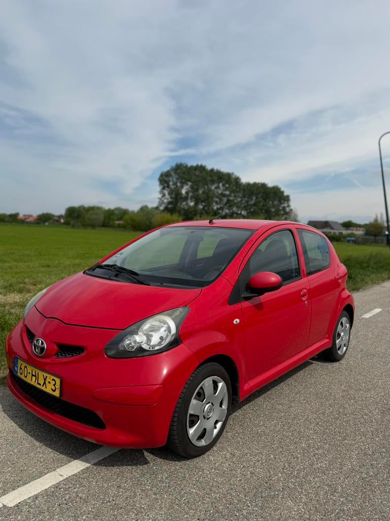 Toyota Aygo 1.0 12V Vvt-i 5DRS 2009 AIRCO, Auto's, Voorwielaandrijving, Zwart, 4 stoelen, 68 pk