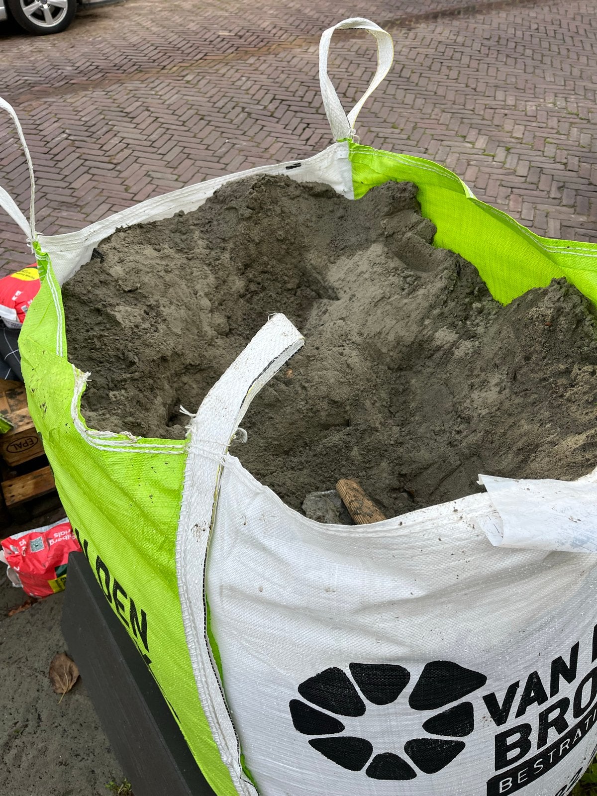 Gratis Big bag ophoogzand / straatzand. Bijna 1 kuub, Ophalen, Nieuw, Ophoogzand