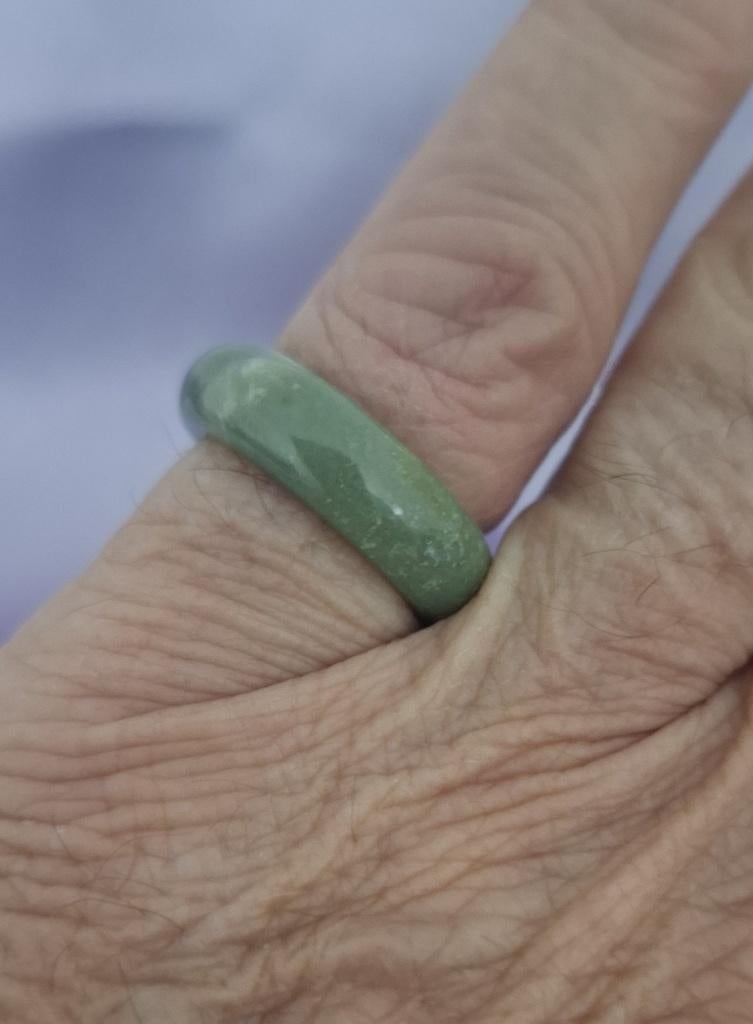 Bandring groene Jadeit Ø 17,0 mm, Sieraden, Tassen en Uiterlijk, Ringen, Nieuw, Dame of Heer, 17 tot 18, Groen, Overige materialen