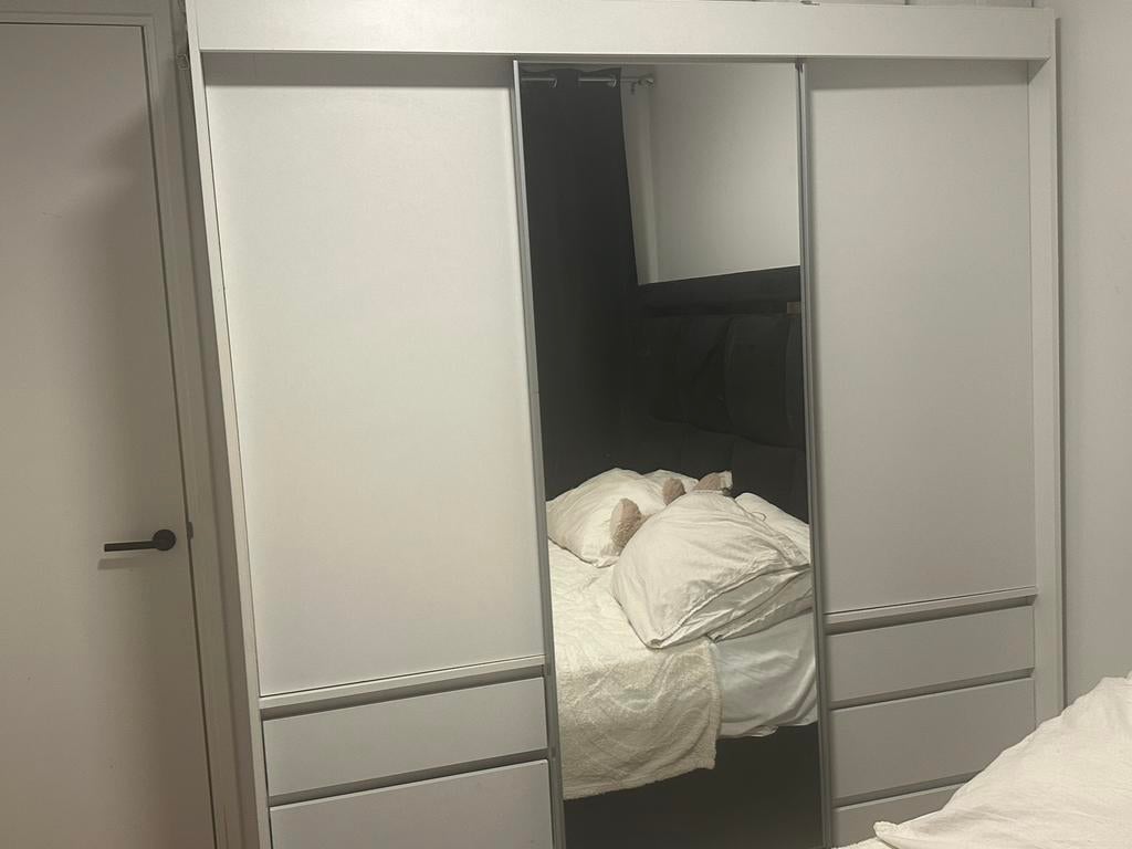 White Closet for sale., Henry, 150 tot 200 cm, Zo goed als nieuw, 150 tot 200 cm