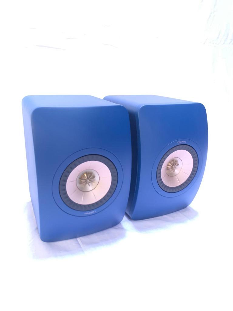 1 stuks beschikbaar: KEF LS50 meta frosted blue,, Audio, Tv en Foto, Luidsprekers, Zo goed als nieuw, Minder dan 60 watt, Front, Rear of Stereo speakers
