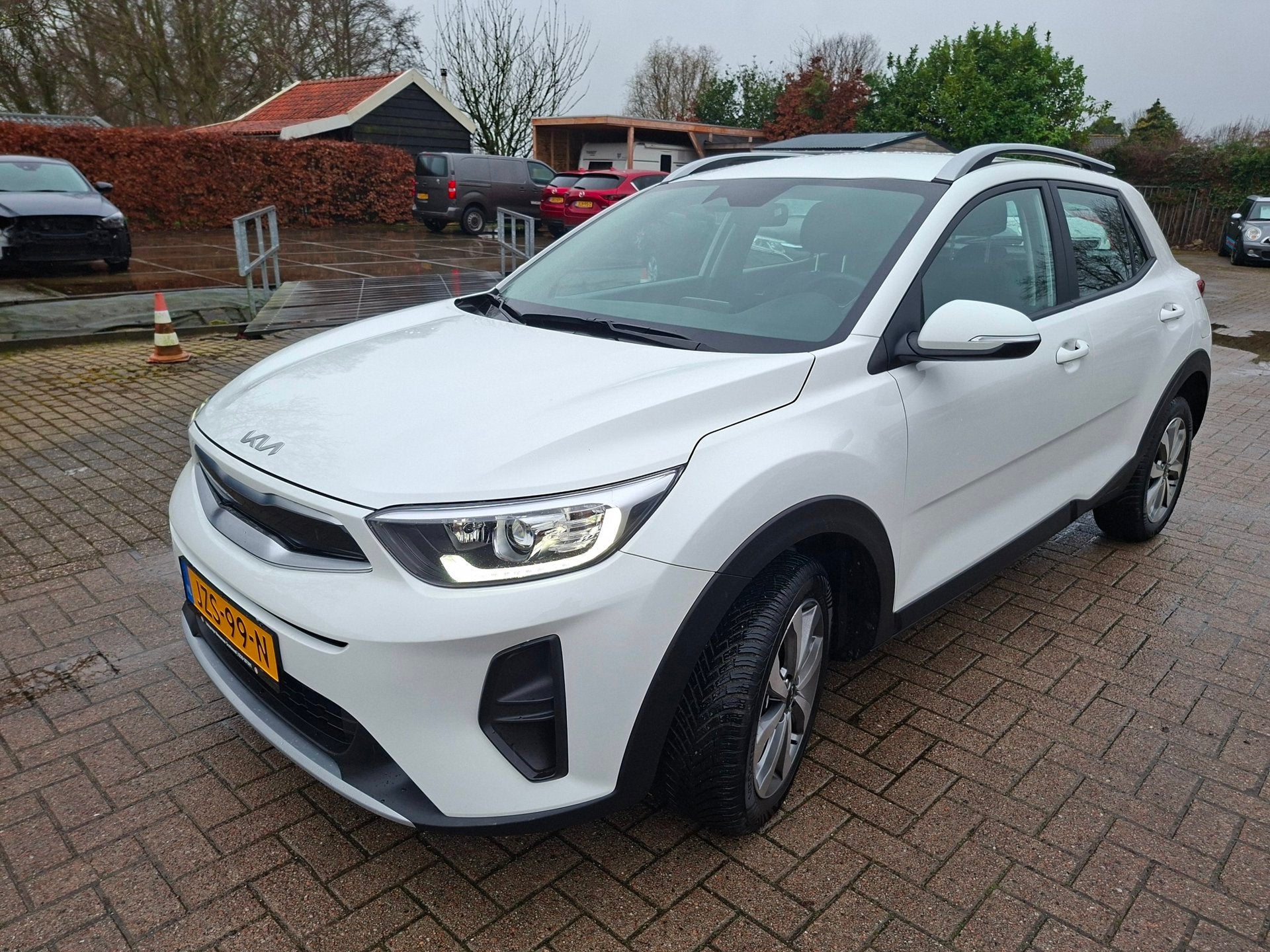 Kia STONIC 1.0 T-GDi MHEV DynamicLine automaat, 450 kg, Euro 6, 100 pk, Wit