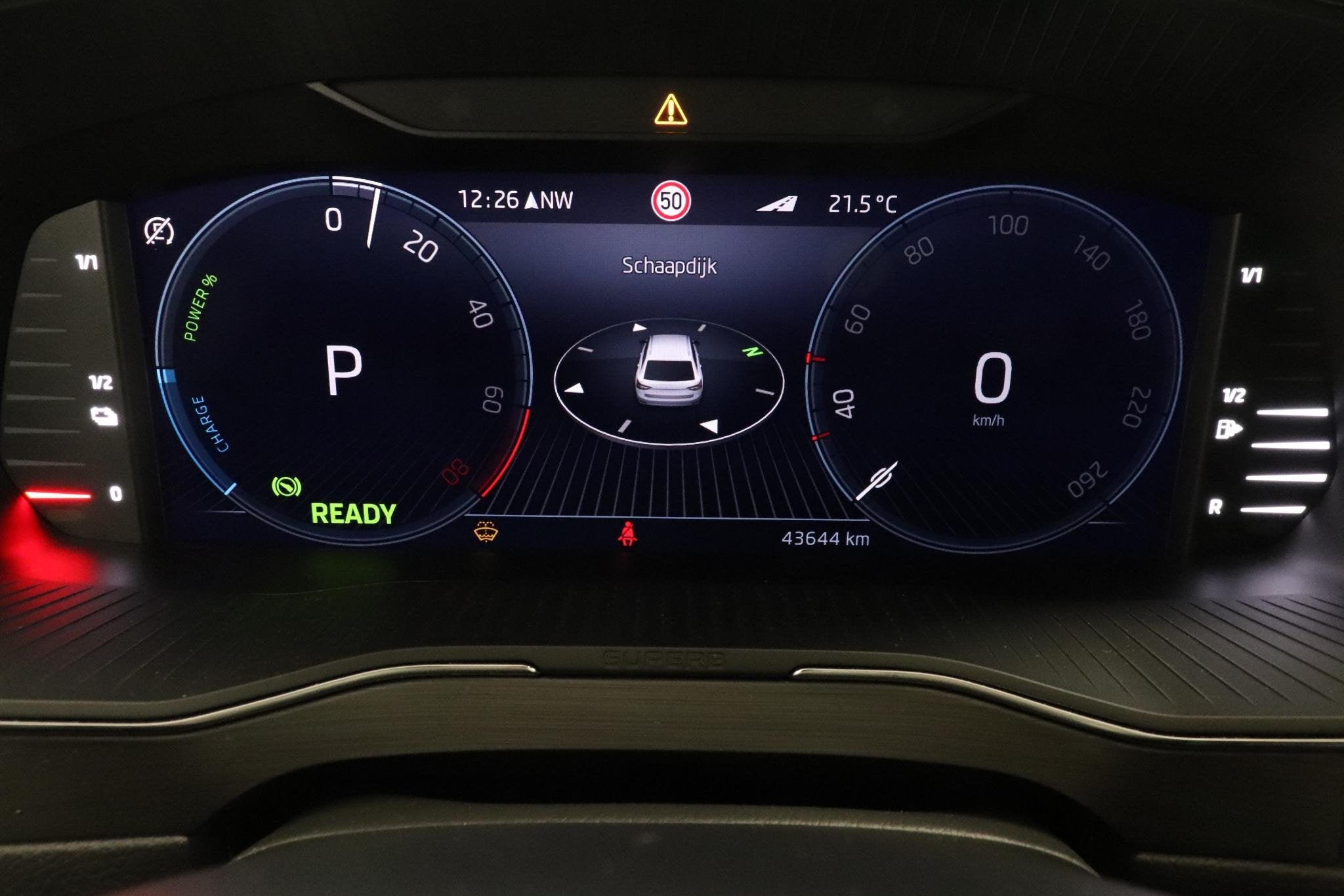Skoda Superb Combi 1.4 TSI iV Business Edition Plus | Camera, Stof, Gebruikt, 4 cilinders, Met garantie (alle)