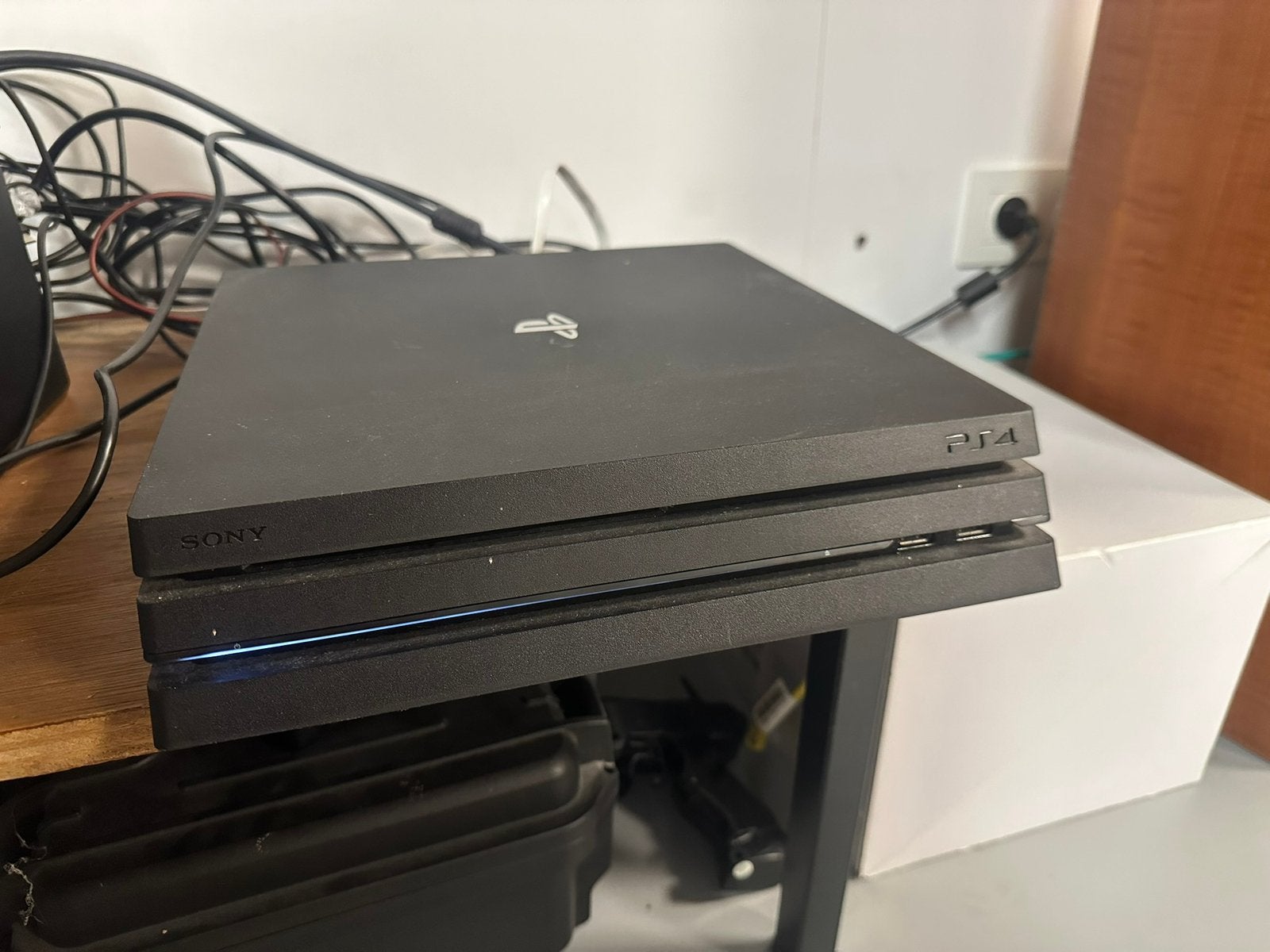 PlayStation 4 Pro 1TB met 2 controllers, Ophalen, Zo goed als nieuw